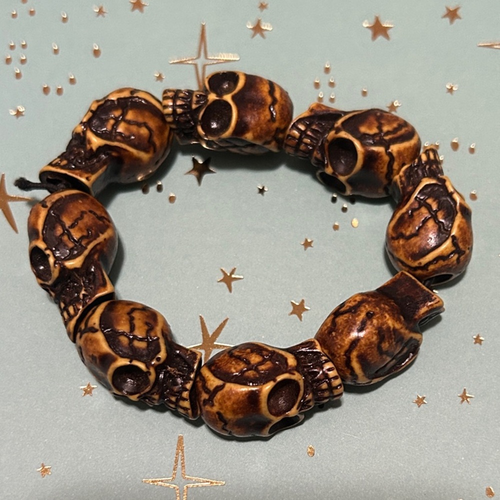 Vintage Hand-Carved Brown Skull Bead Stretch Bracelet